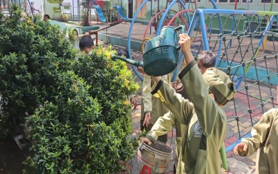 Aksi Kecil Perubahan Besar: KB-TK Al-Irsyad Pekalongan Gelar Kerja Bakti Wujudkan Lingkungan Bersih dan Sehat